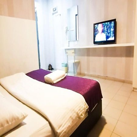 Biz Hotel Batu Pahat Exteriör bild