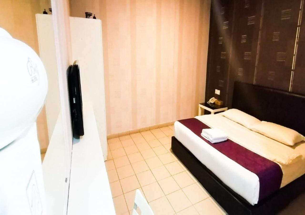 Biz Hotel Batu Pahat Exteriör bild